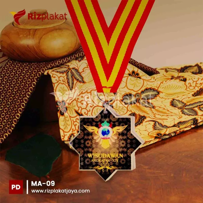 Medali akrilik bening