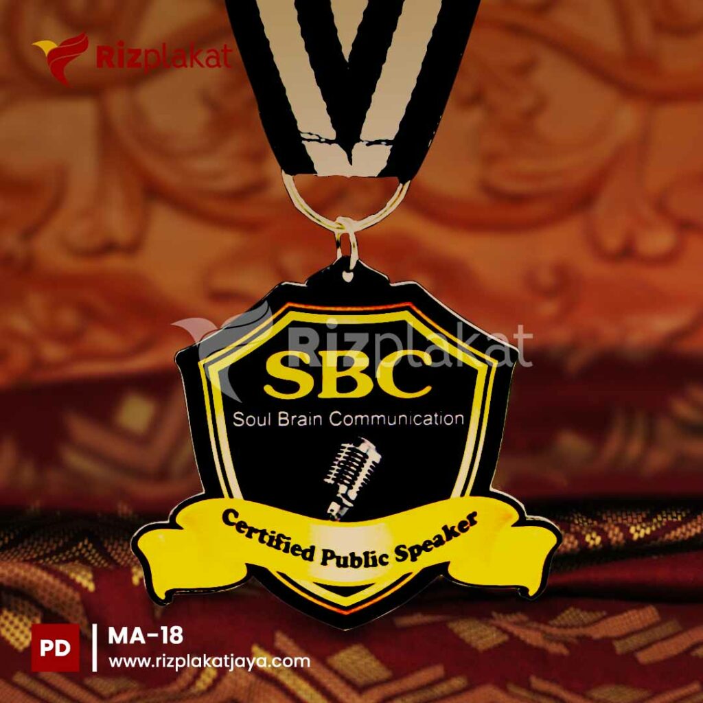 Pusat medali akrilik