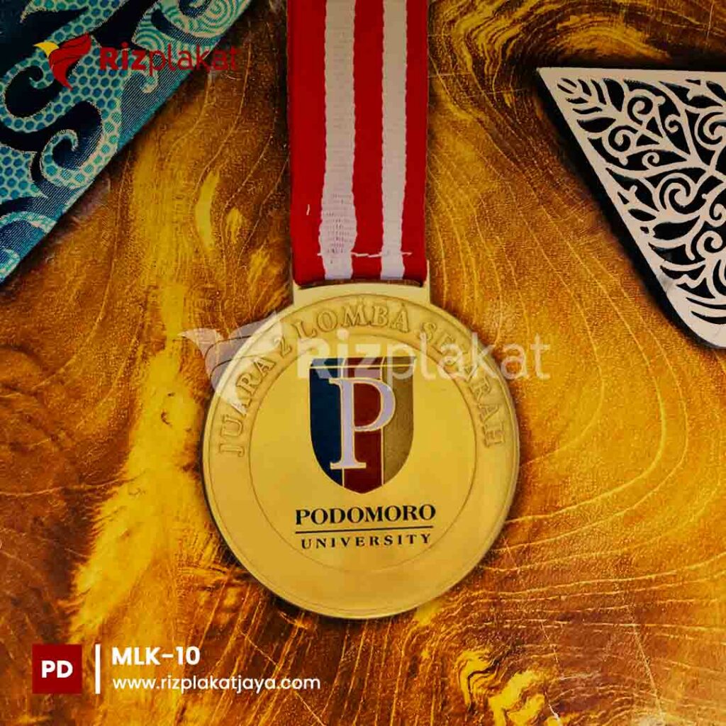 Medali wisuda kuningan