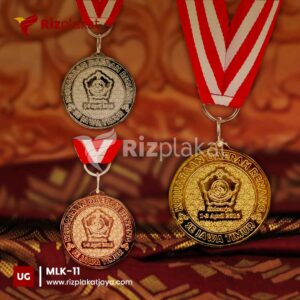 Bikin medali kuningan