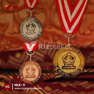 Desain medali klasik dengan sentuhan formal
