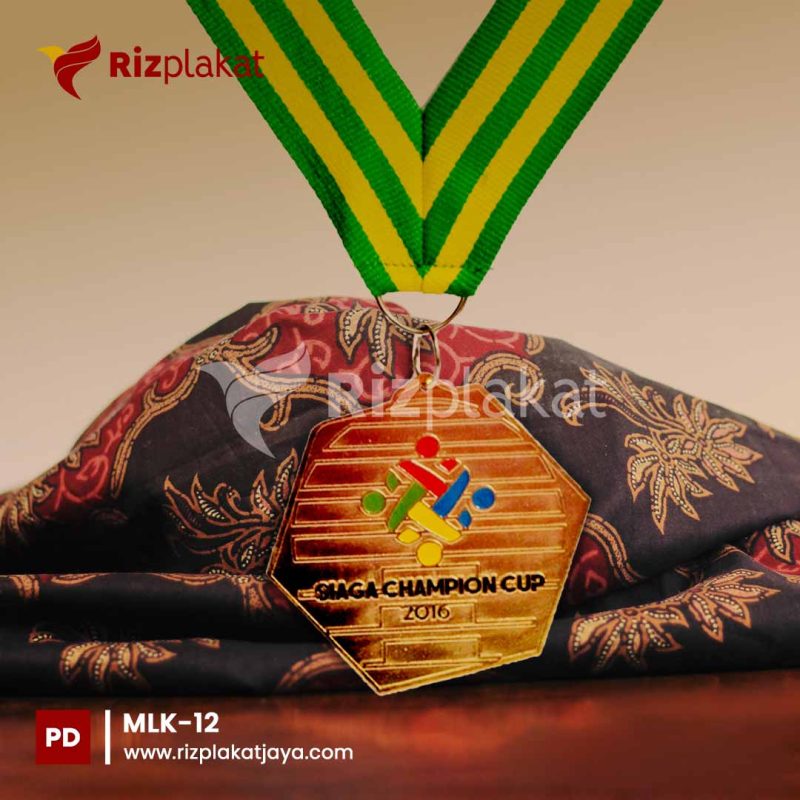 MLK-12 Desain medali kuningan