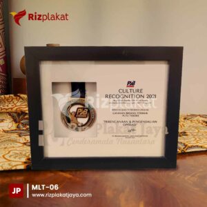 Desain medali timah