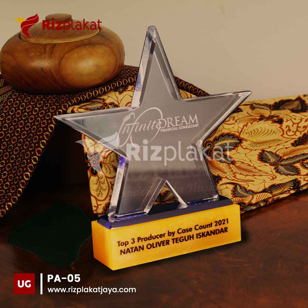 plakat akrilik, Harga Trophy Akrilik