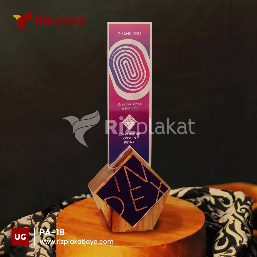 Plakat Akrilik Futuristik Universitas Kristen Petra