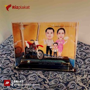plakat kayu custom wajah seseorang