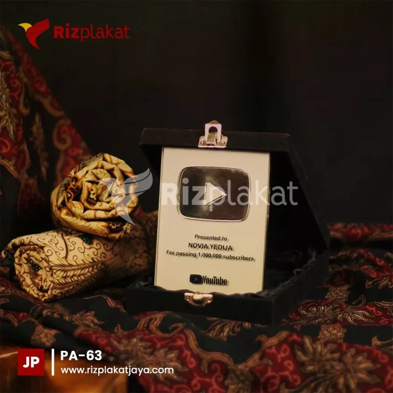 PA-63 Plakat Akrilik YouTube Silver Play Button