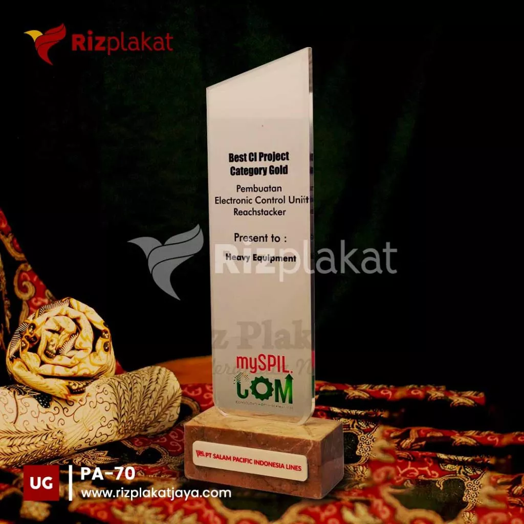 plakat akrilik bentuk persegi panjang