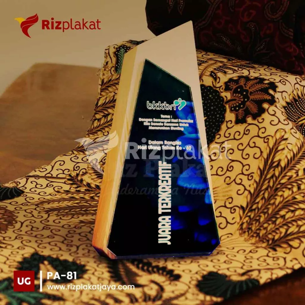 plakat akrilik kayu surabaya
