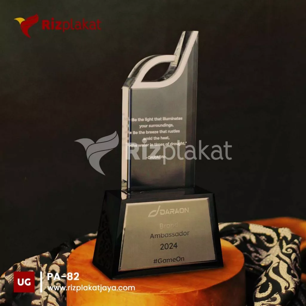 Plakat akrilik terbaik