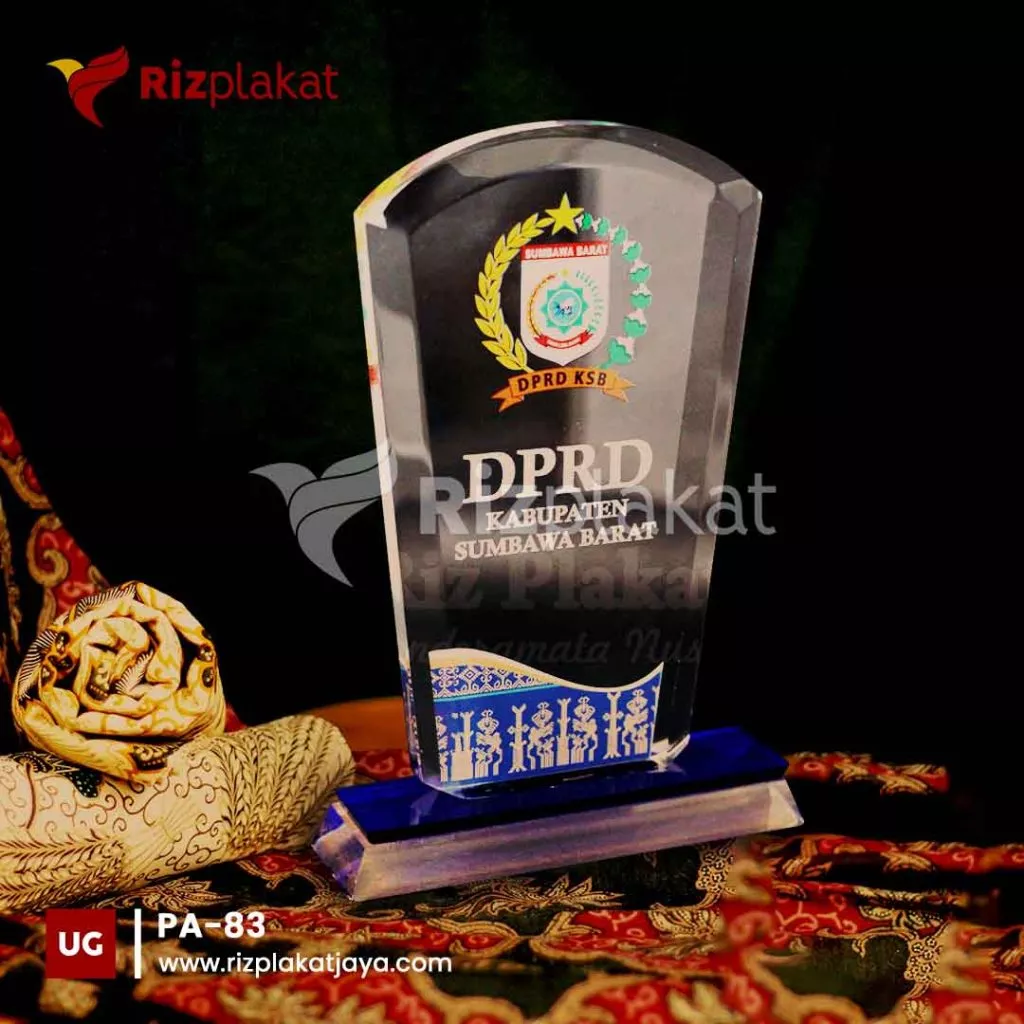 Plakat akrilik terdekat