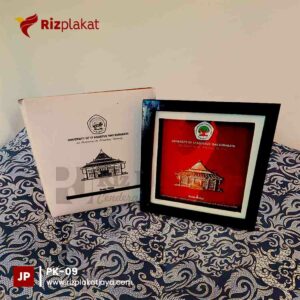 Plakat Kayu Universitas 17 Agustus 1945 Surabaya