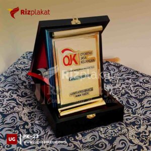 Plakat Kayu OJK