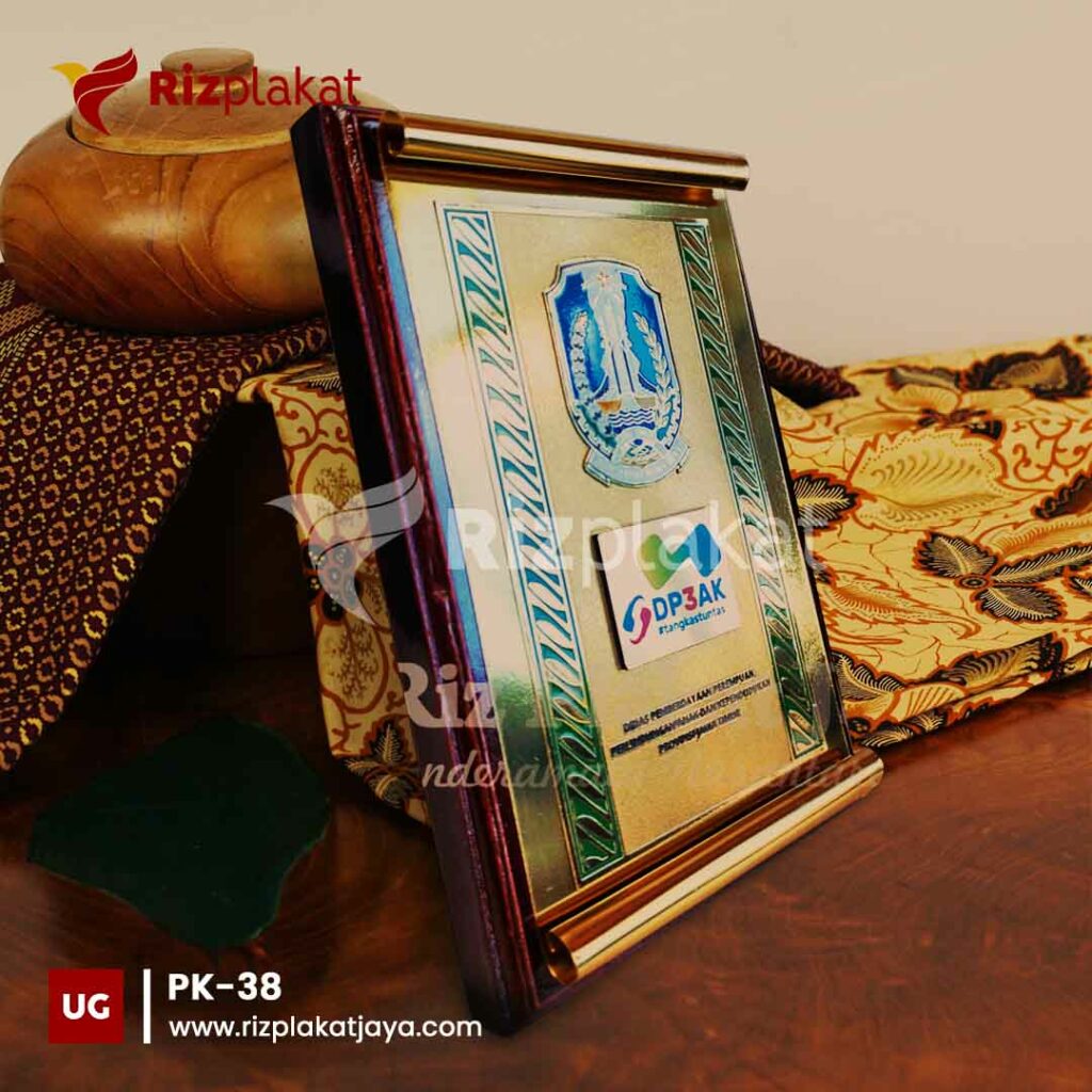 Plakat Kayu Dinas Pemberdayaan Perempuan