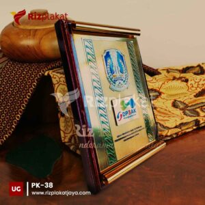 Plakat Kayu Dinas Pemberdayaan Perempuan
