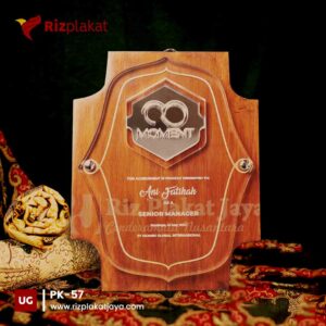 Plakat Kayu Akrilik PT Momen Global Internasional