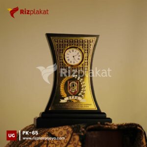 plakat kayu dprd