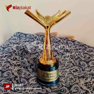 Trophy Logam Suzuki Victorius Contest
