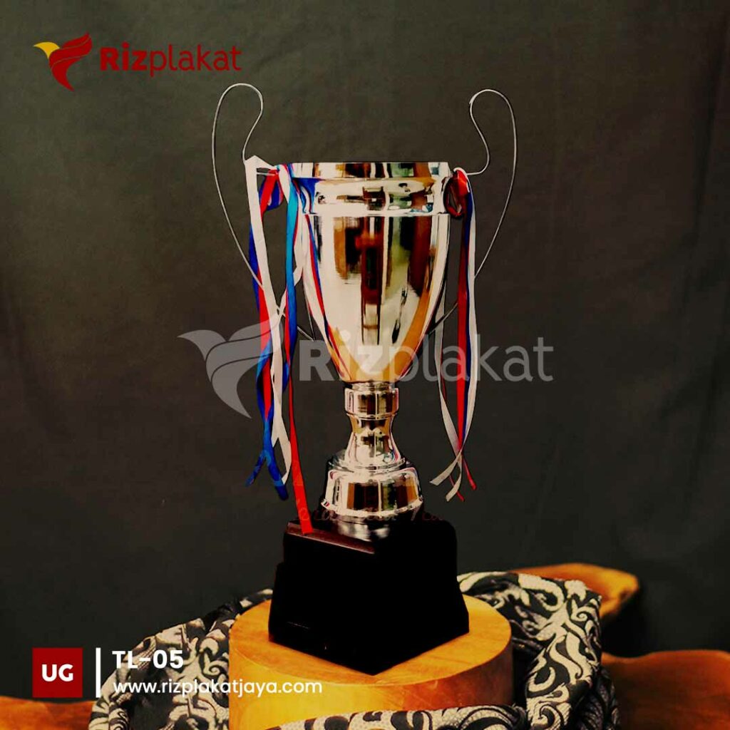 Trophy Logam Model Cup