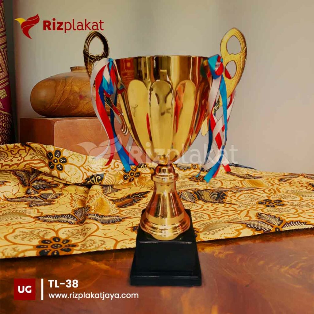 Trophy Logam Bergilir Unik
