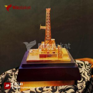 Souvenir Miniatur Rig Onshore