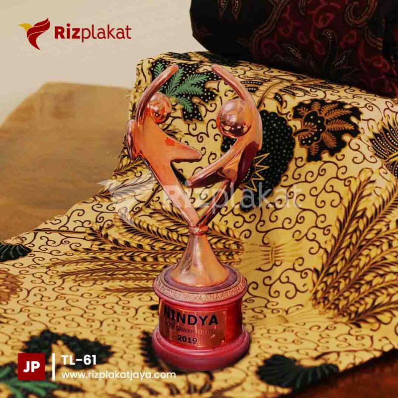 TL-61 Trophy Logam Event Renang