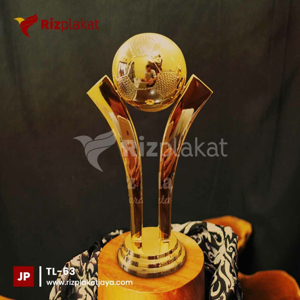 Trophy Logam Football