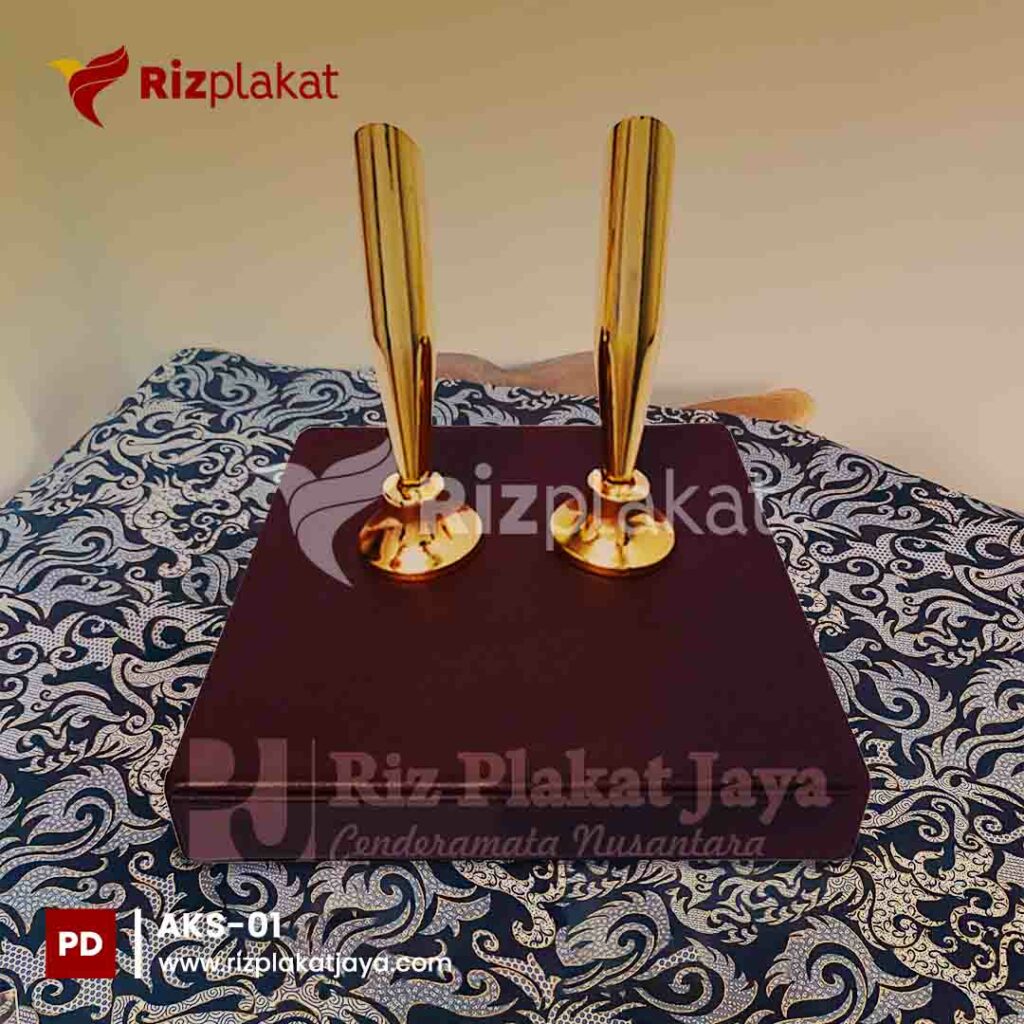 Pen Holder Plakat