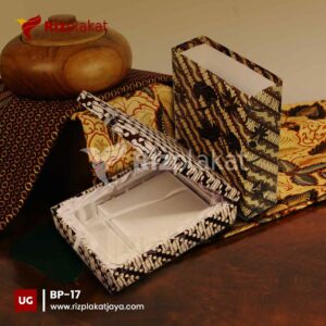 Box Plakat Motif Batik Parang