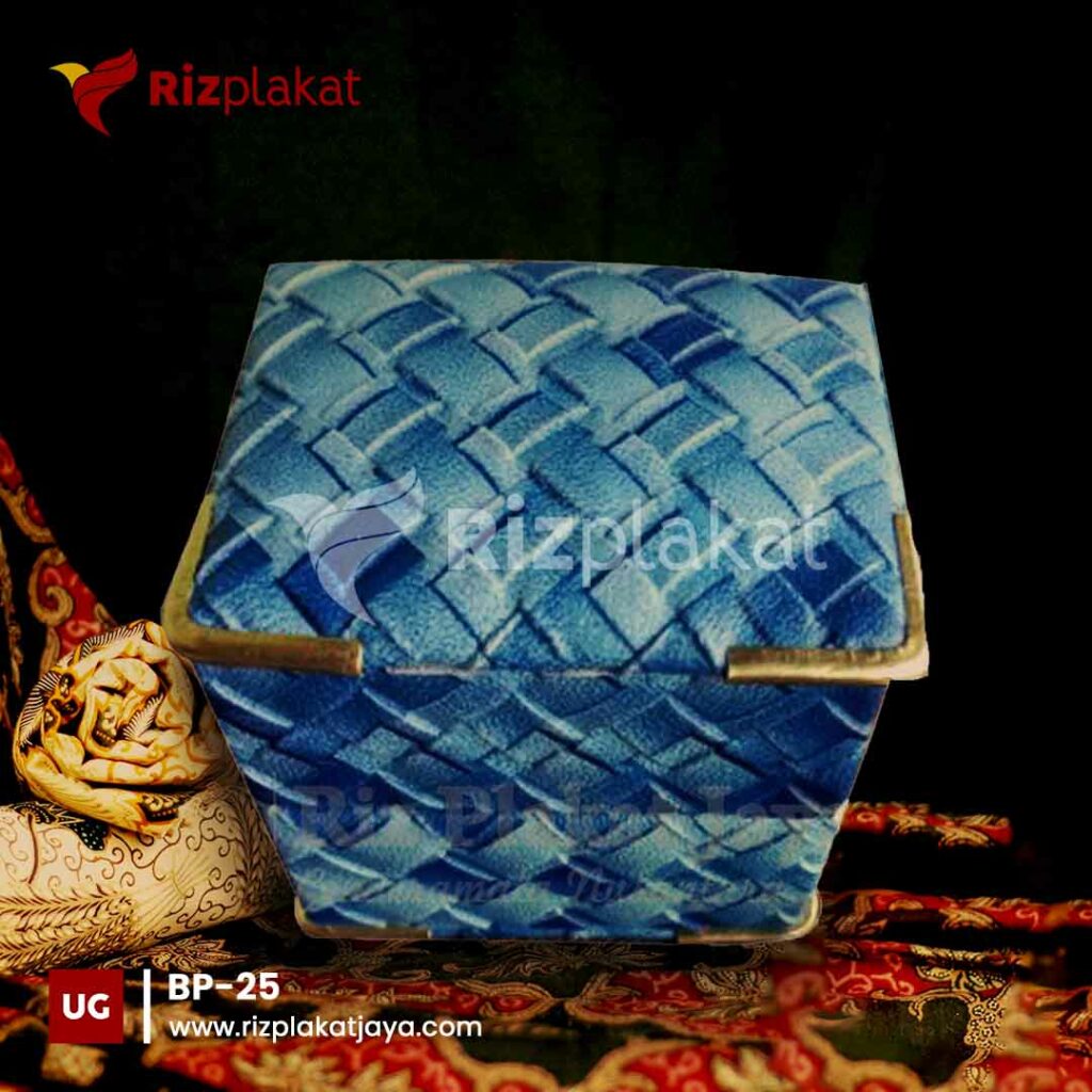 Box Gelang Motif Anyaman