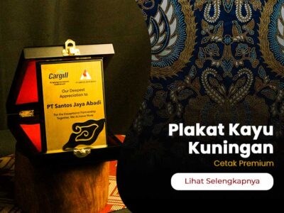 Contoh Tulisan di Plakat Kayu Kuningan Kantor | Pusat Cetak Premium di Surabaya