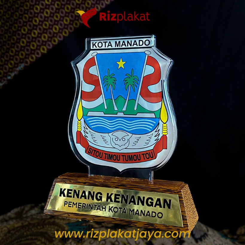 Plakat Akrilik Kenang-kenangan Pemerintah Kota Manado