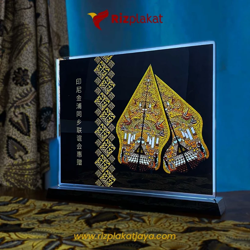 Akrilik Hitam untuk Plakat Kantor | Kesan Bold, Misterius, dan Mewah Kelas Premium