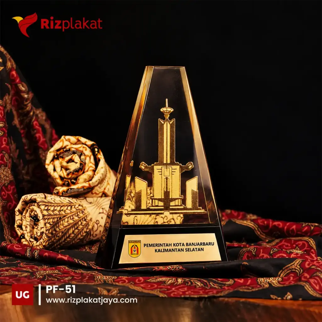 Plakat Fiber Banjarbaru dengan Batik Tradisional